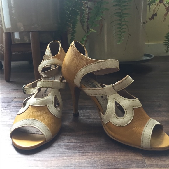 Fly Girl Retro Look High Heels - Picture 1 of 4